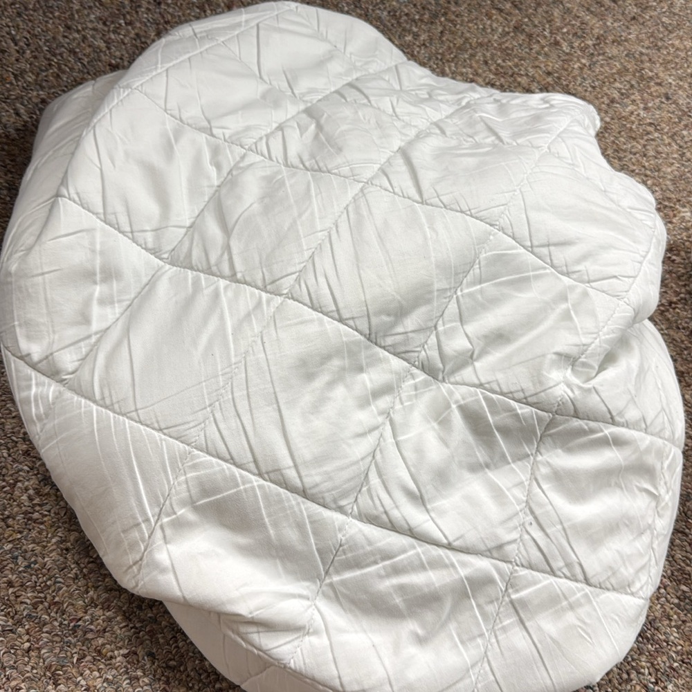 Luxurious White mattress protector